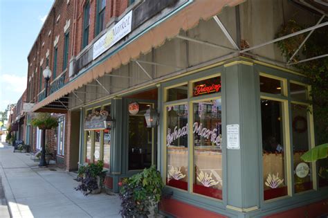The 2024 Visitor Guide to Cartersville, Georgia: Eat, Stay & Play.